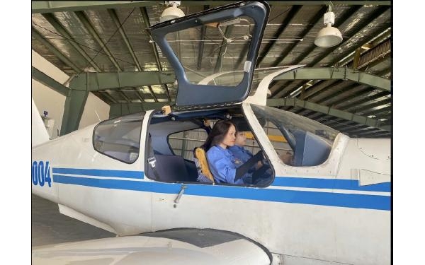 Cô gái đam mê sửa máy bay tốt nghiệp kỹ sư loại xuất sắc