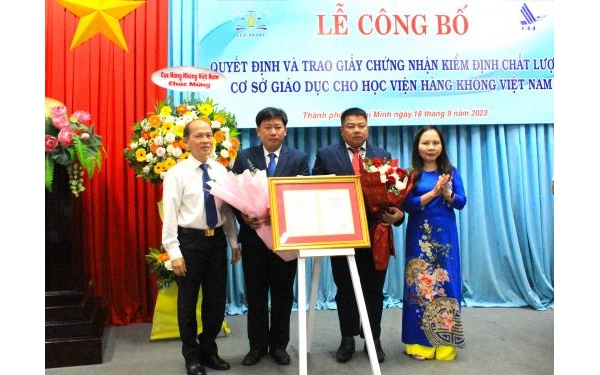 Học viện Hàng không Việt Nam nhận giấy chứng nhận kiểm định chất lượng cấp cơ sở giáo dục (chu kỳ 2)