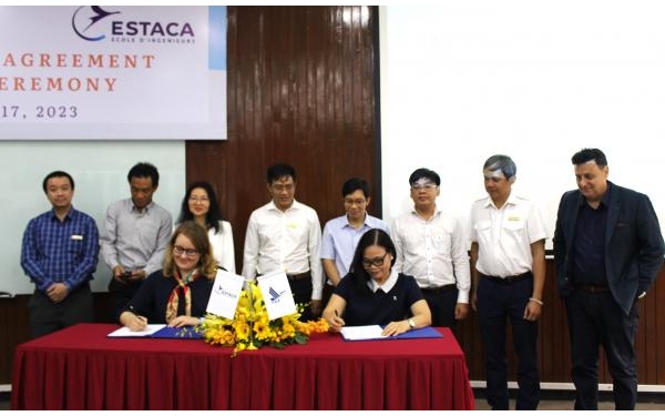 Học viện Hàng không Việt Nam ký kết thỏa thuận hợp tác với trường Kỹ thuật ESTACA (Pháp)